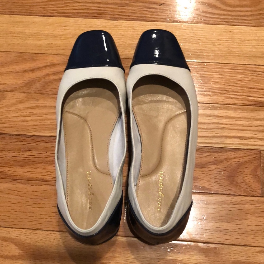 Easy Spirit Flats